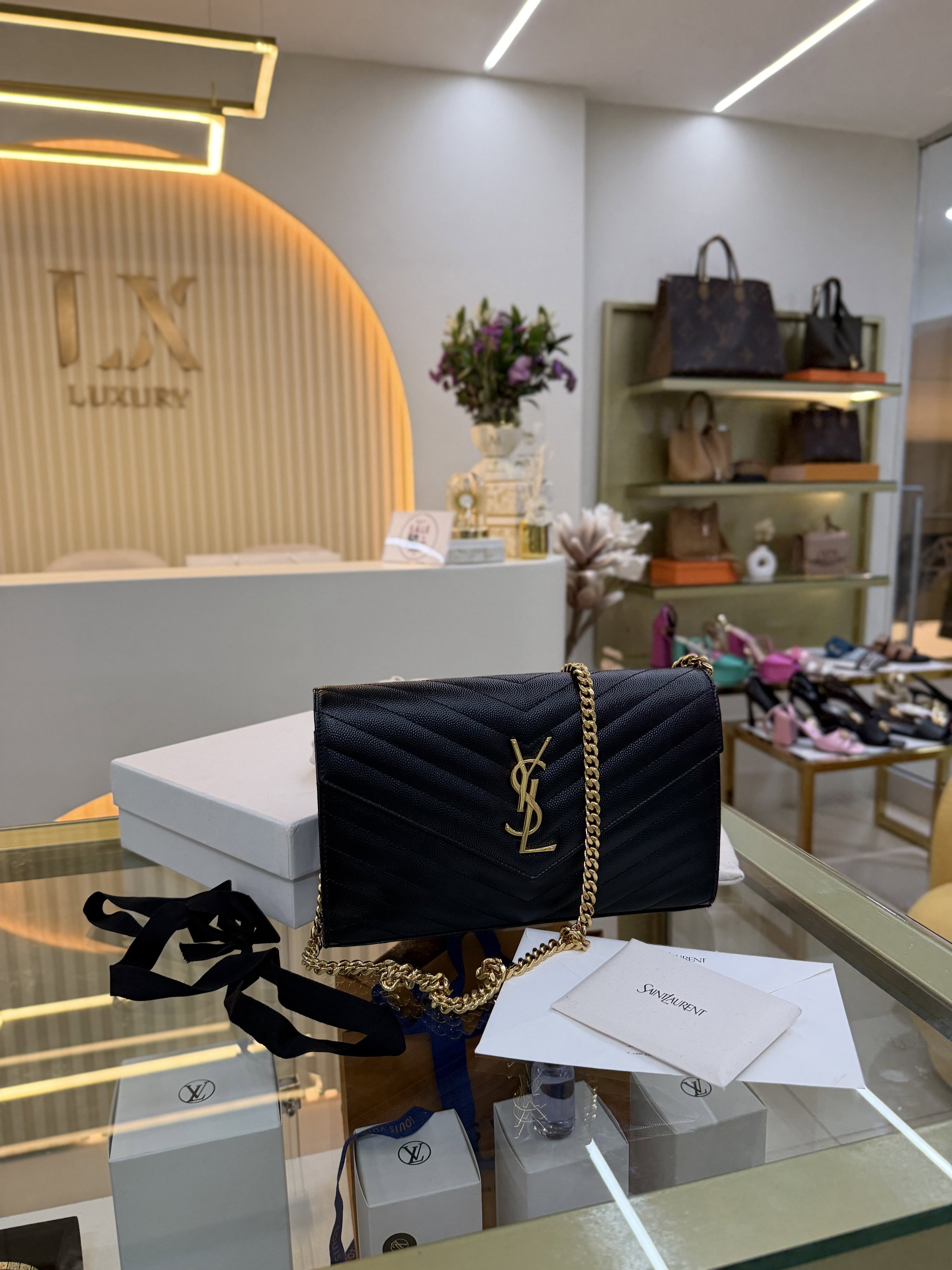 Bolsa Saint Laurent YSL preta tiracolo _6