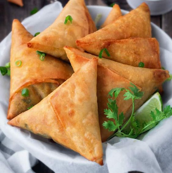 Chicken samosas 1 dozen