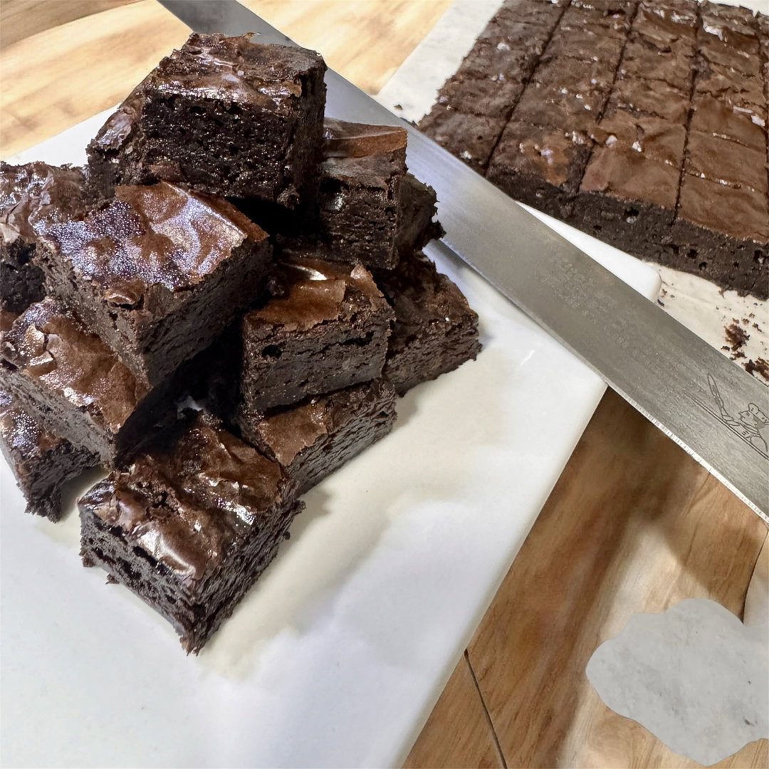 🍫 Classic Fudgy Brownie — 8” Whole Slab