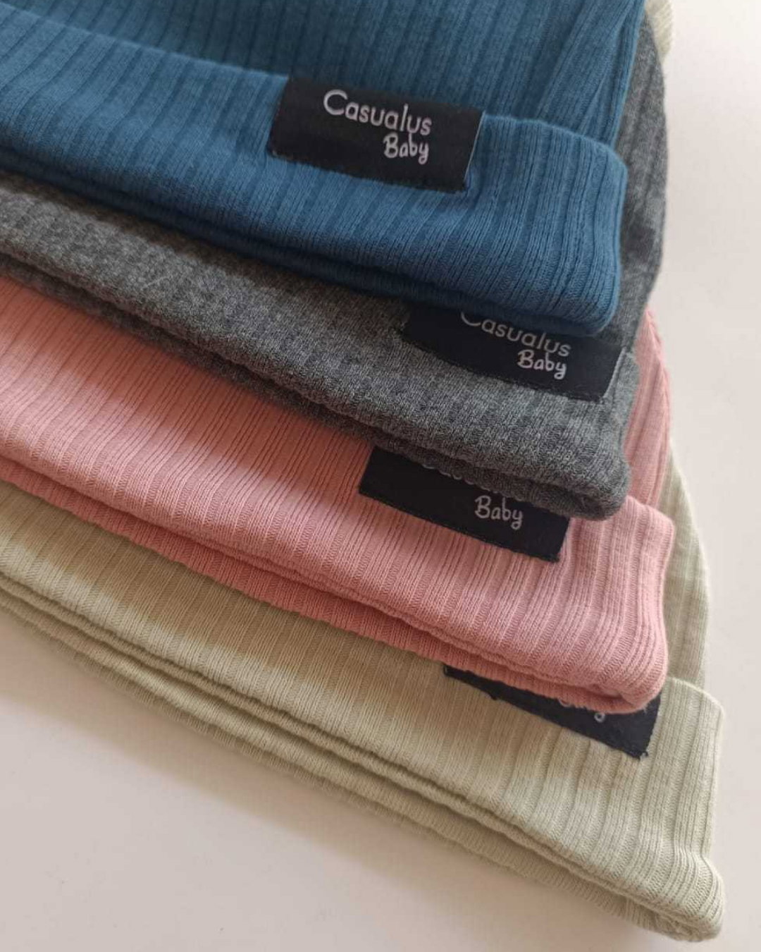 Ribbed baby hats_0