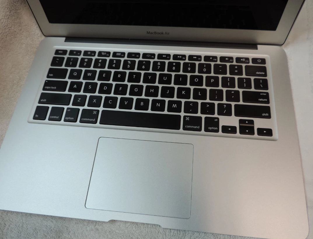 Apple MacBook Air 1466 13.3''_3