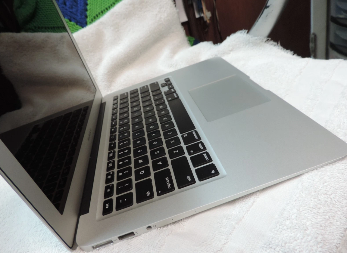 Apple MacBook Air 1466 13.3''_2