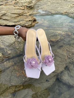 Chic Lavender Strappy Mules [Size 40]