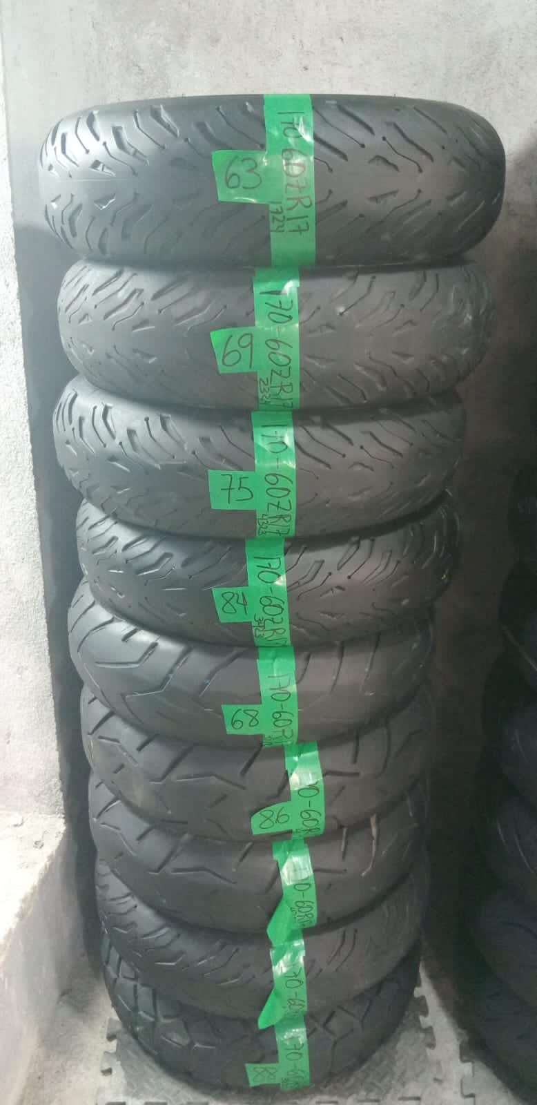 Llantas con numeración #170