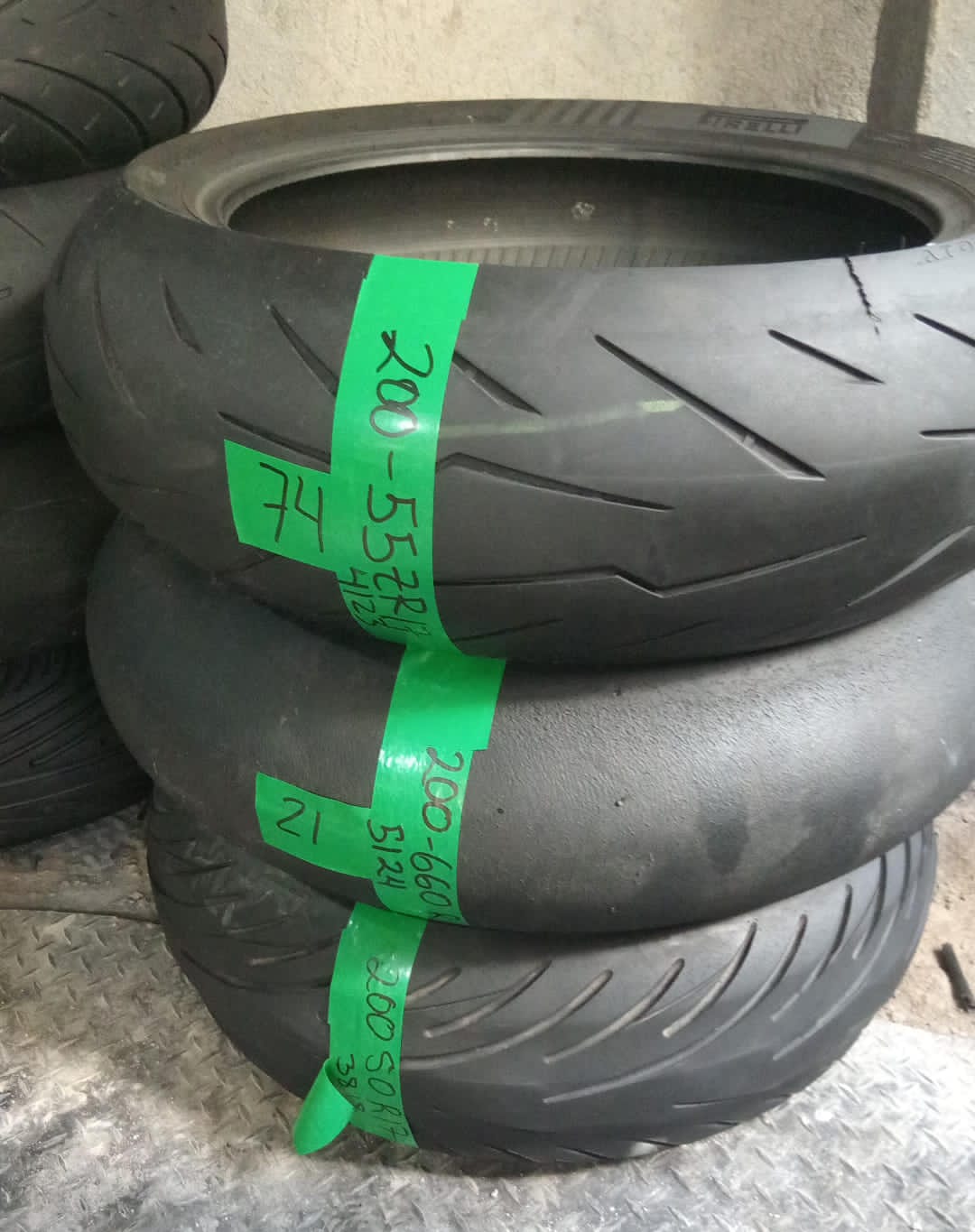 Llantas con numeración #200