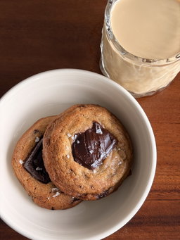 Extra-dark chocolate chunk cookies