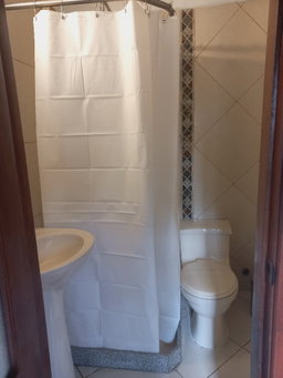 Habitación matrimonial con baño privado