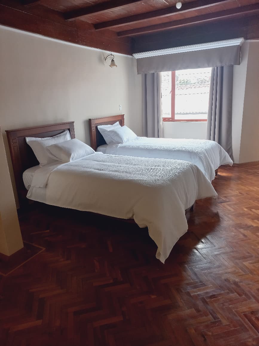 Habitación Familiar (3 camas) con 2 baños privados_4