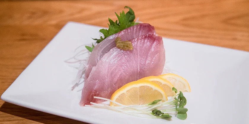 Kanpachi Sushi / Aburi (Greater Yellowtail) 勘八