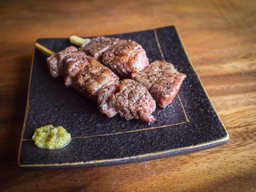 Wagyu Skewer 和牛串 (2 Skewers)