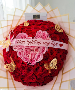 Customizable heart bouquet of 100 roses