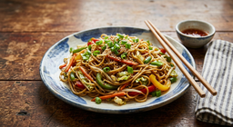 स्ट्रीट स्टाइल वेज चाउमीन (Veg Chowmein)