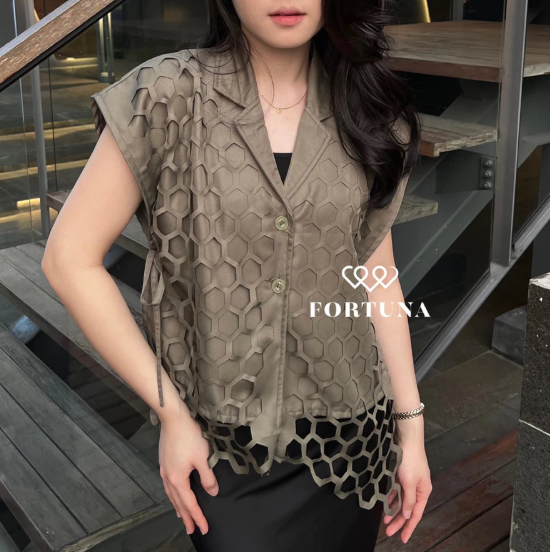 Elana Vest