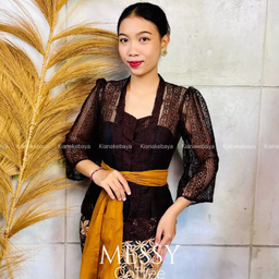 Kebaya Lonceng