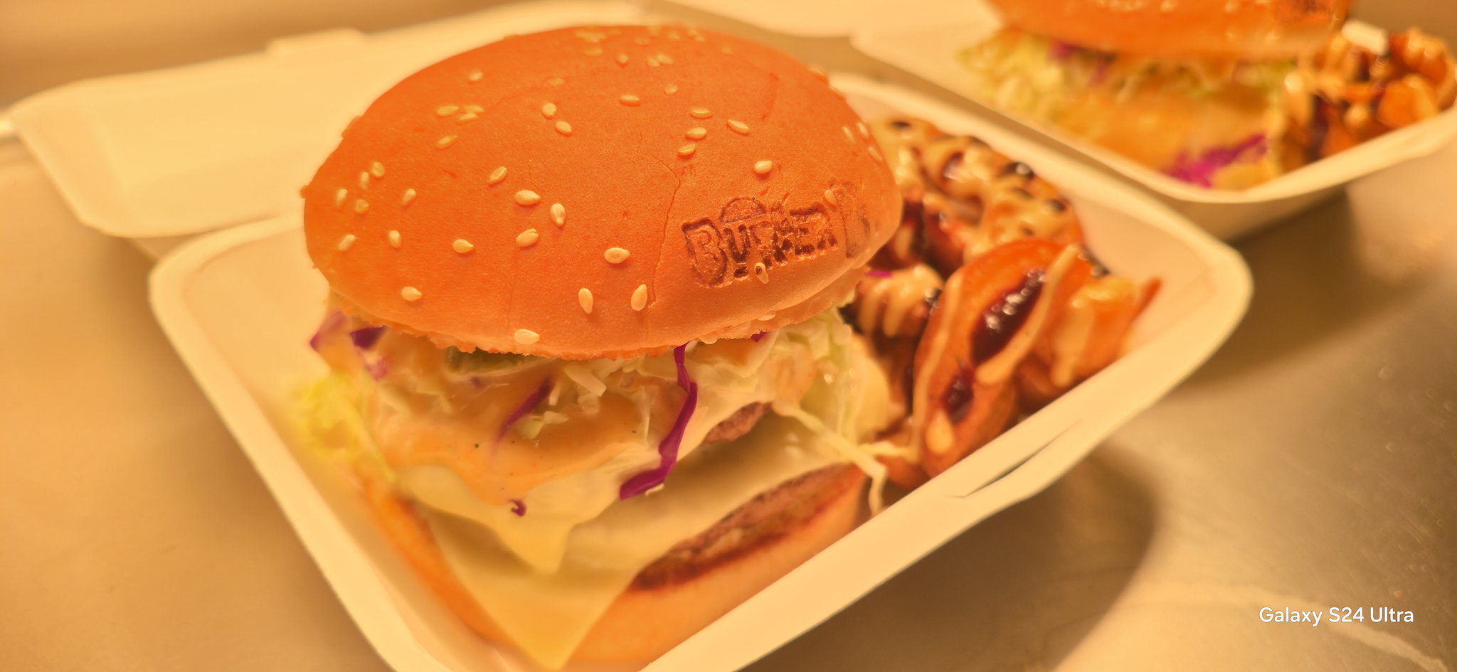 The B Chicken Burger_0