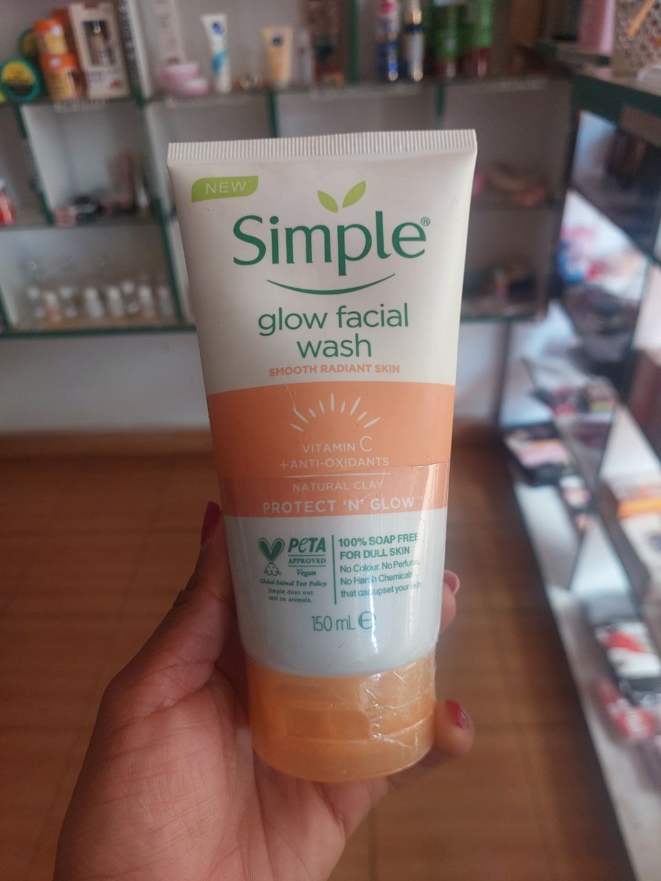 Simple Glow Facial Wash Vitamin C + Antioxidants Protect and Glow 150ml