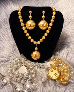 ✨ Parure Boules Dorées – Élégance & Intemporalité ✨