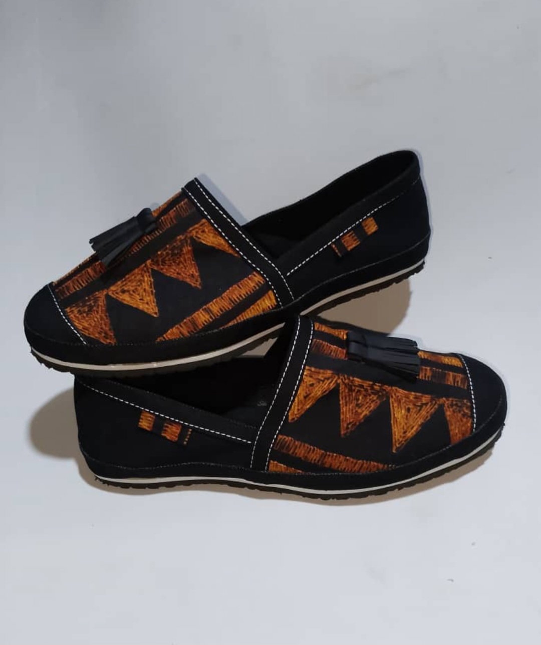 Espadrilles avec pompoms 