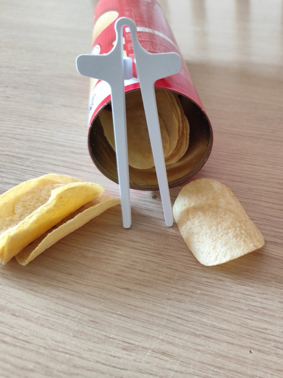 Chips grabber (chopsticks shape)