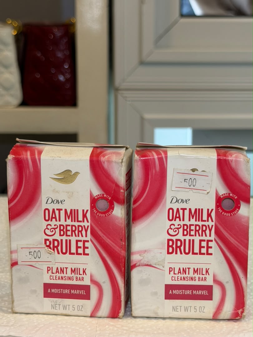 Dove Oat Milk & Berry Brulee Plant Milk Cleansing Bar_0