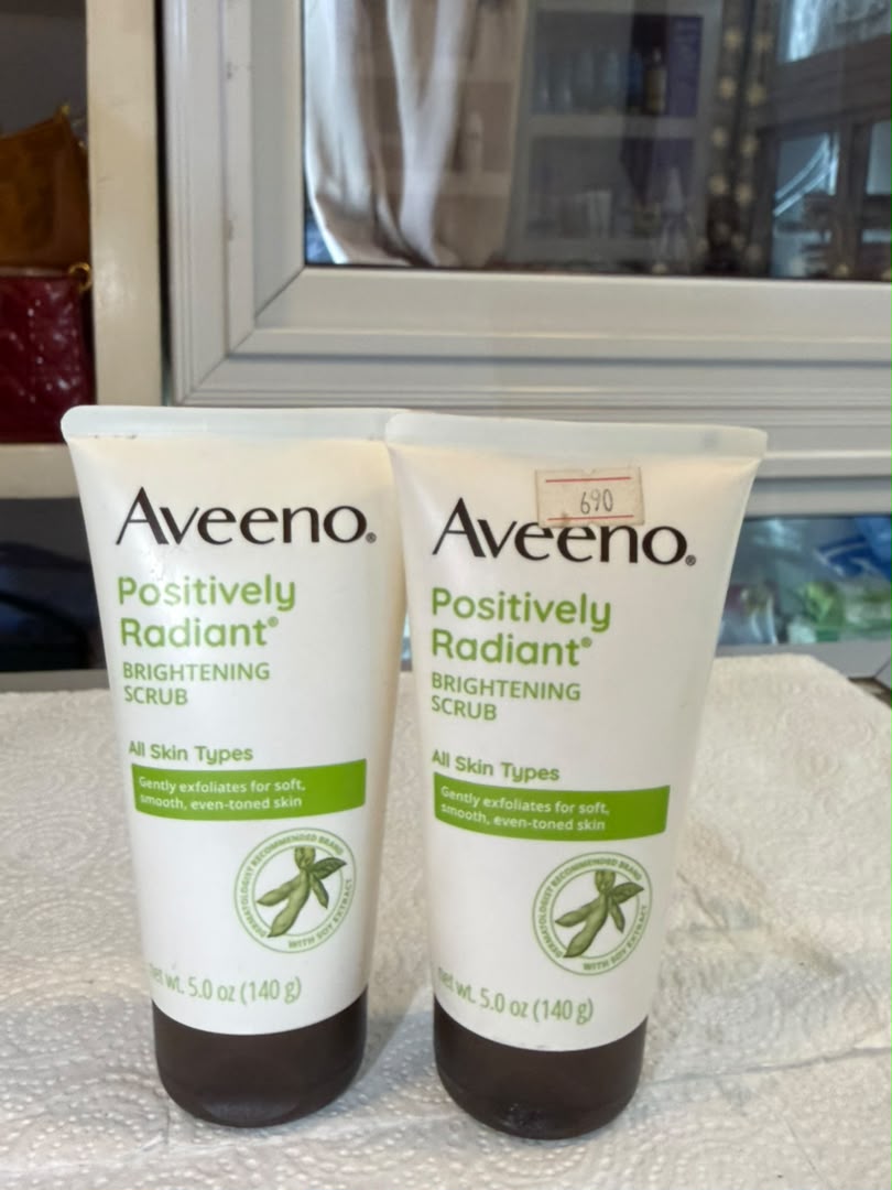 Aveeno Positively Radiant Brightening Scrub_0