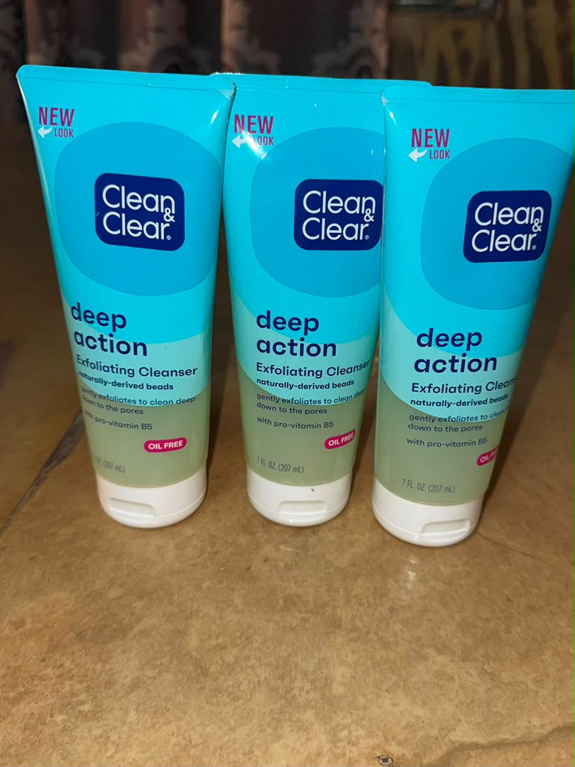 Clean & Clear Deep Action Exfoliating Cleanser