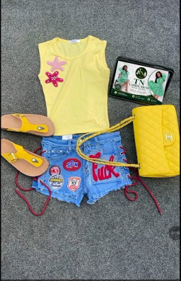 Complete set (top, jean, bag, and slippers)