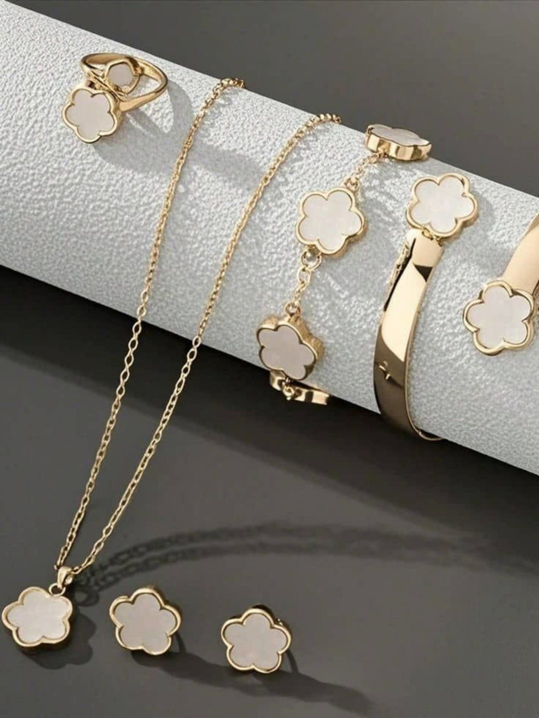Five leaf Necklace set