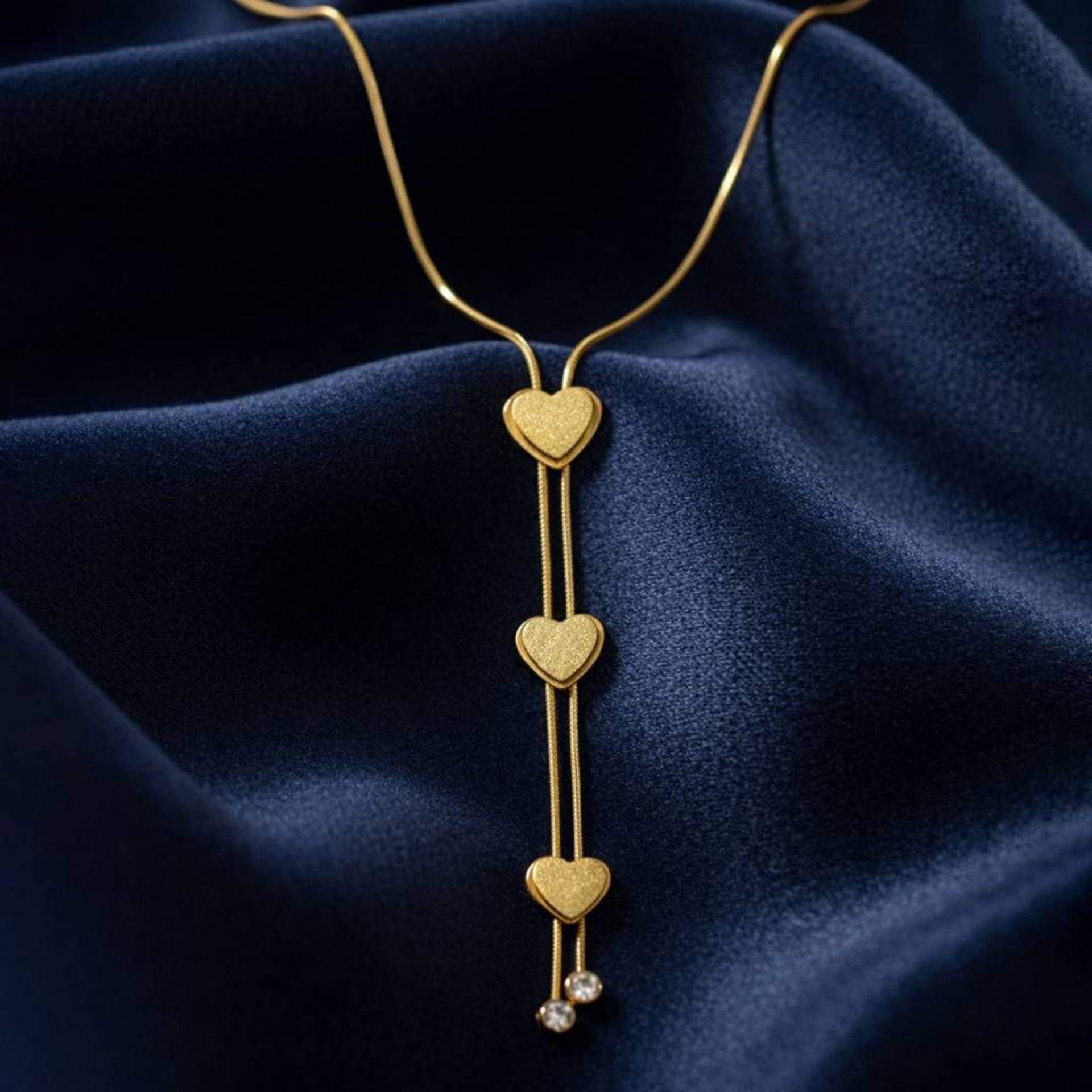 Triple hearts necklace_0
