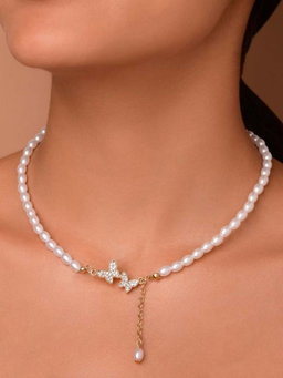 Elegant pearl necklace