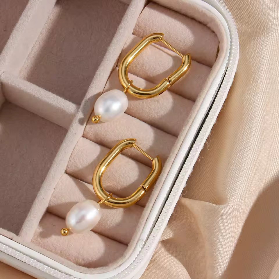 The Chloe Pearl Earring_0