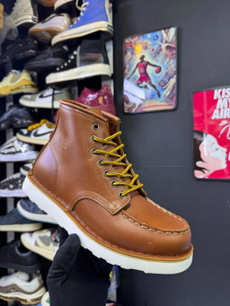 Brown Red Wing Heritage Toe Boot