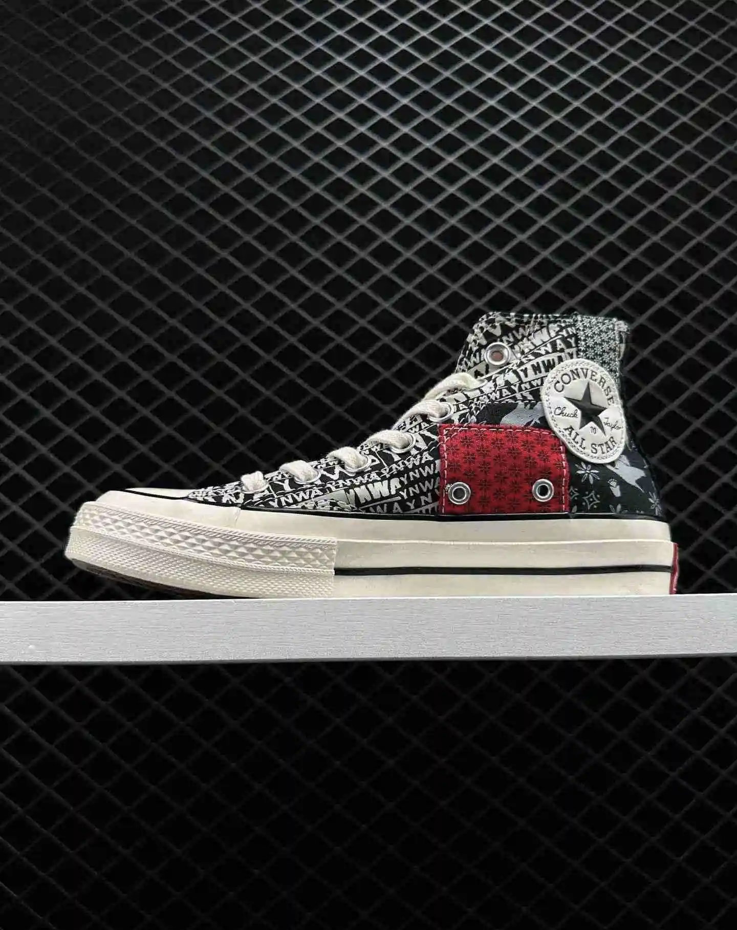 CONVERSE CHUCK TAYLOR ALL STAR HI X LIVERPOOL FC_1