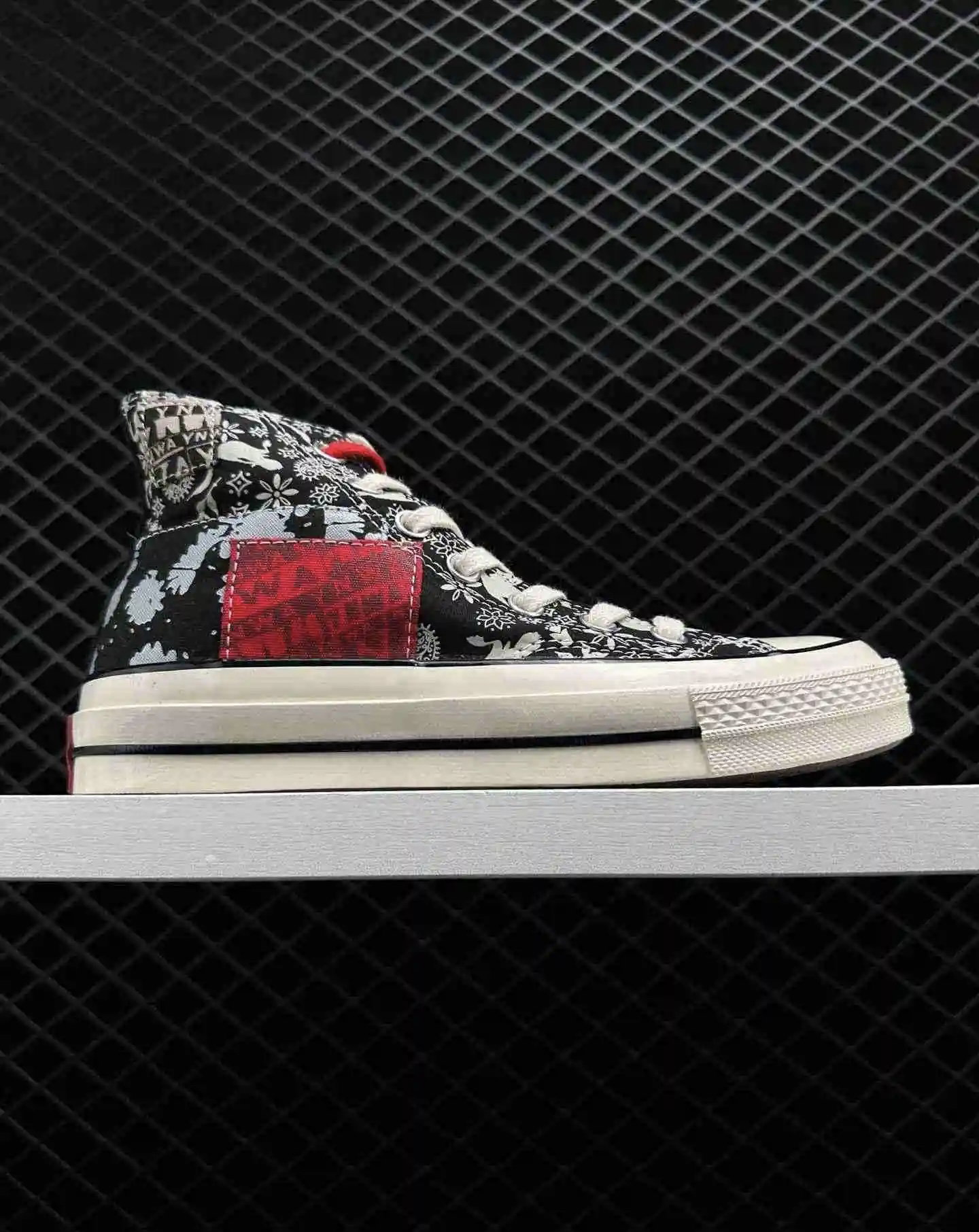 CONVERSE CHUCK TAYLOR ALL STAR HI X LIVERPOOL FC_0