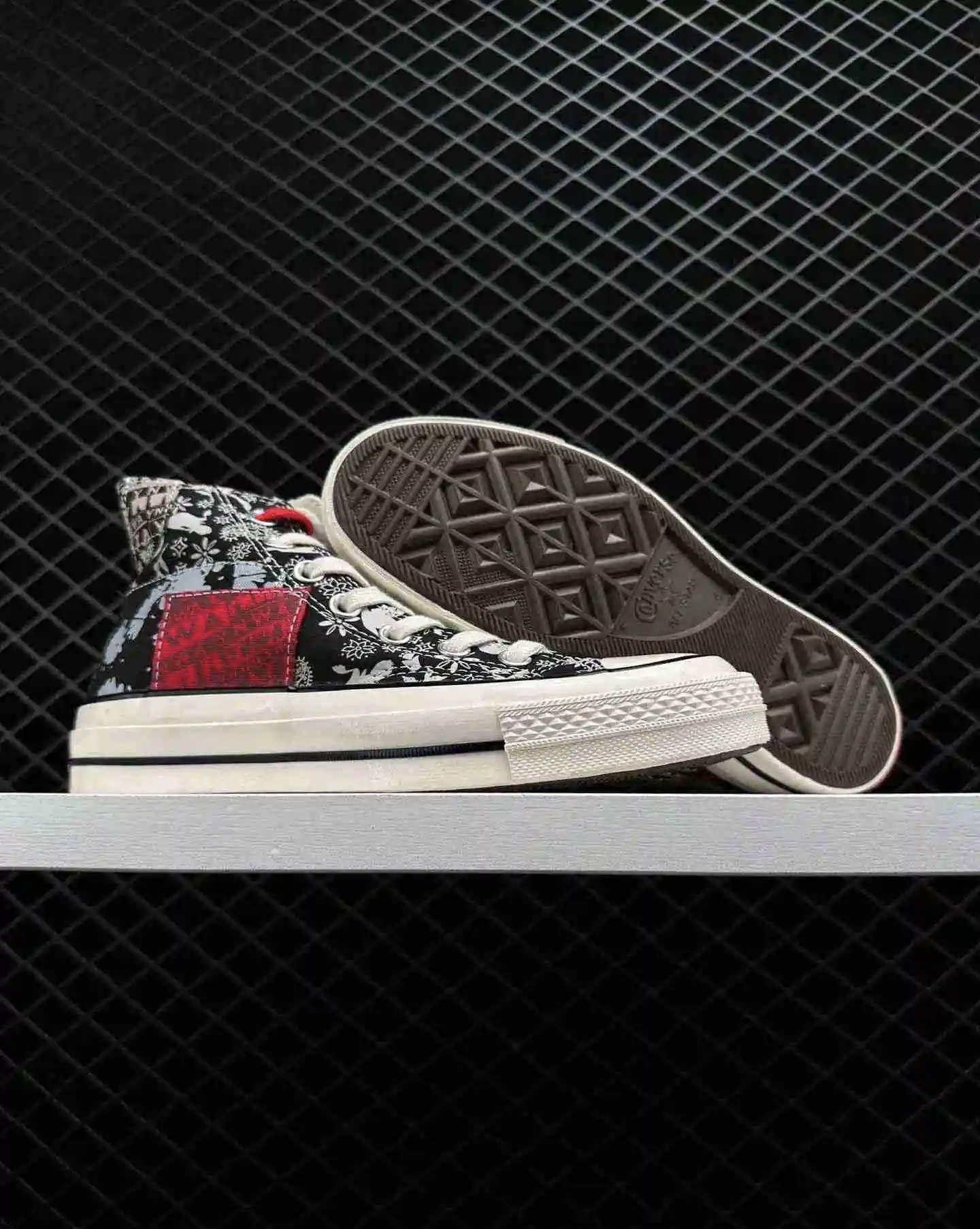 CONVERSE CHUCK TAYLOR ALL STAR HI X LIVERPOOL FC_3