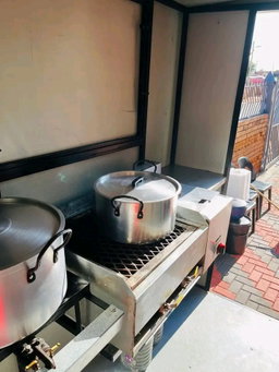 Mobile kitchen trailer