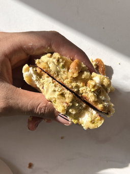 Pistacho, chocolate blanco y limón chunk cookie