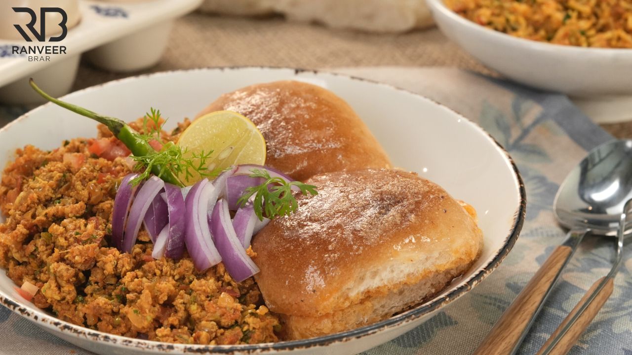 Egg bhurji pav