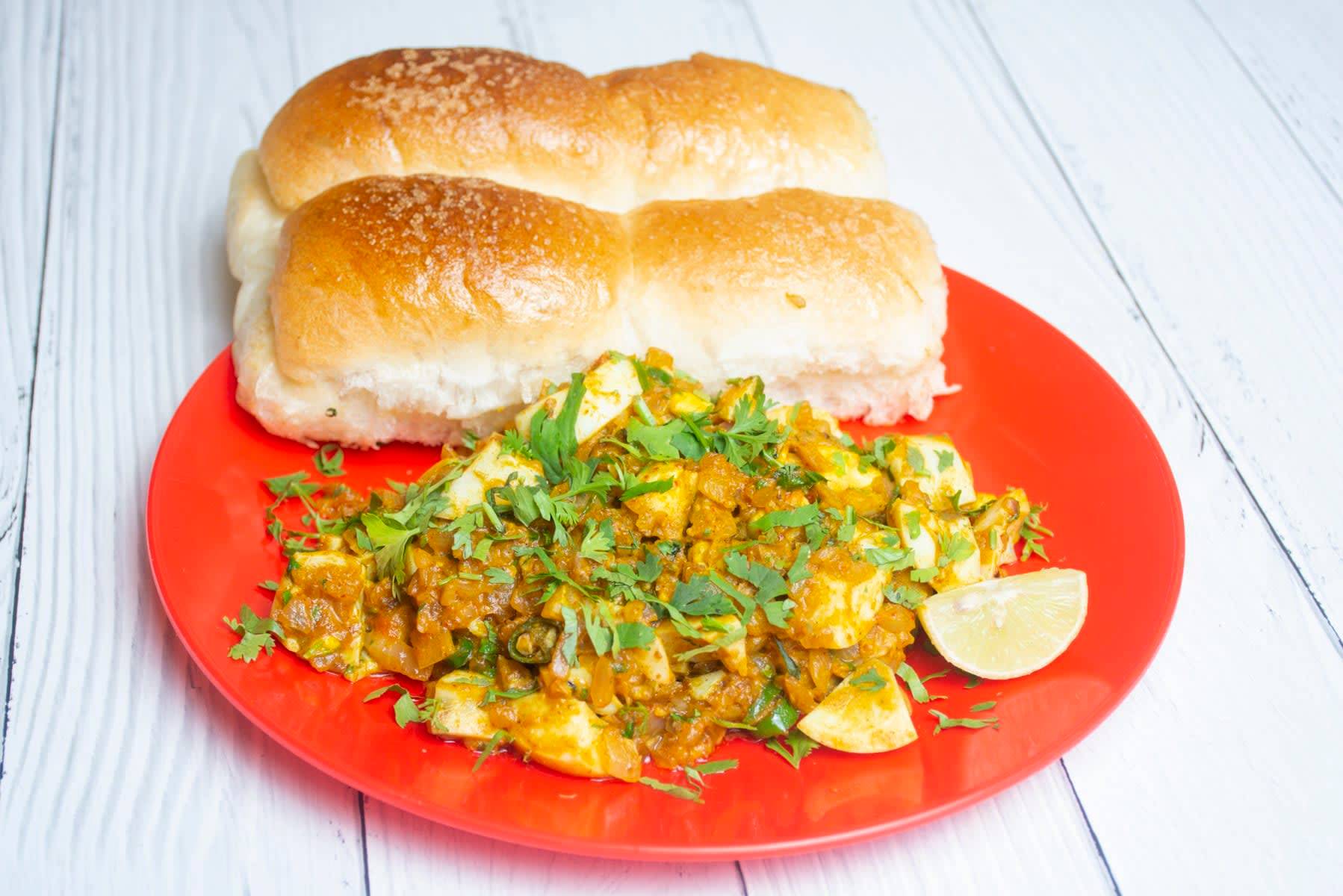 Boiled egg bhurji pav_0