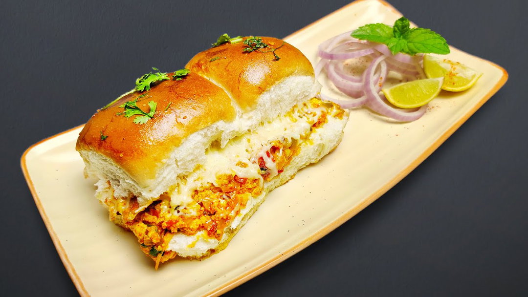 Cheese crushed bhurji pav