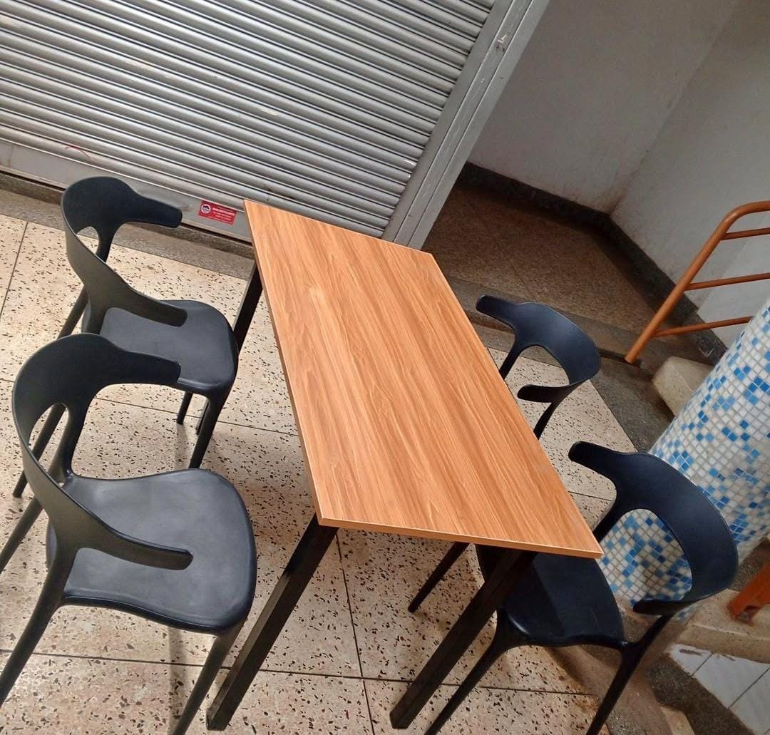 Foldable Chair + 4 Plastic Curved Back Chair_0