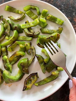 Add Capsicum to your Pizza