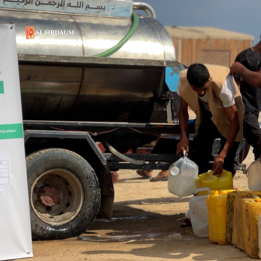 WATER TRUCK FOR 900 PALESTINIANS_1
