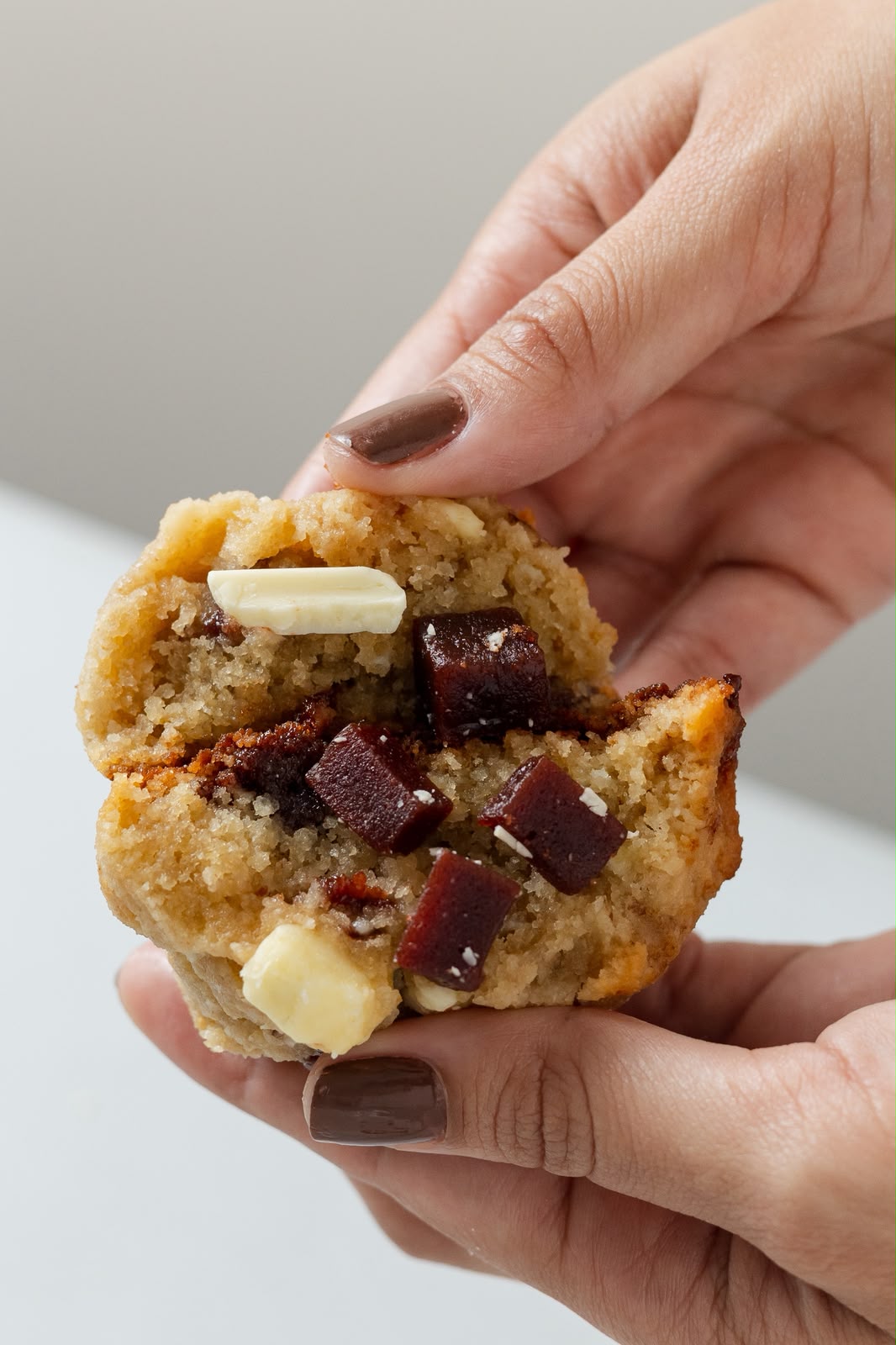Guava & white chocolate healthy cookie_0