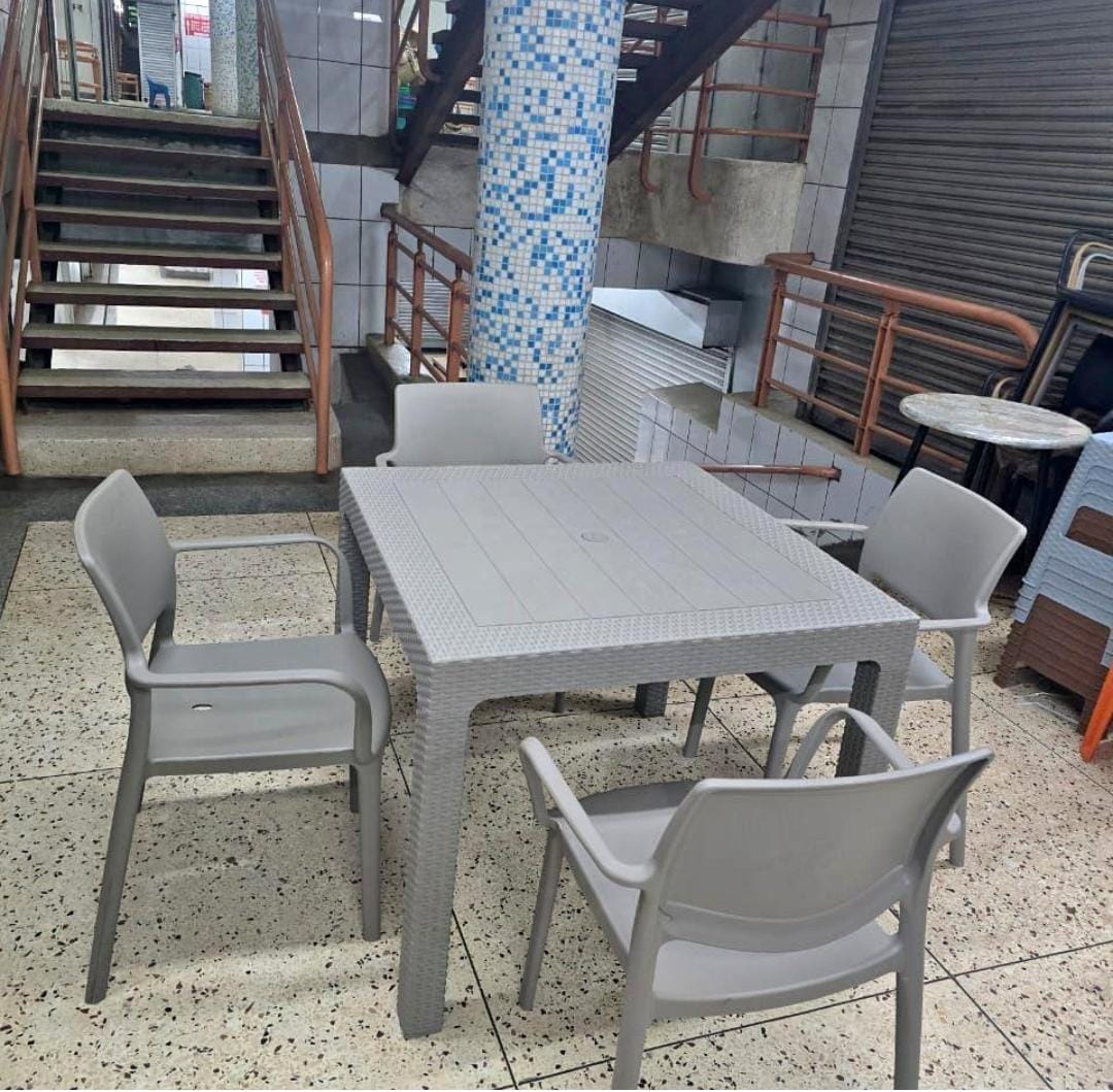 outdoor plastic rattan dining table