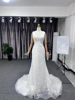 robe sirene fleurie en dentelle blanc