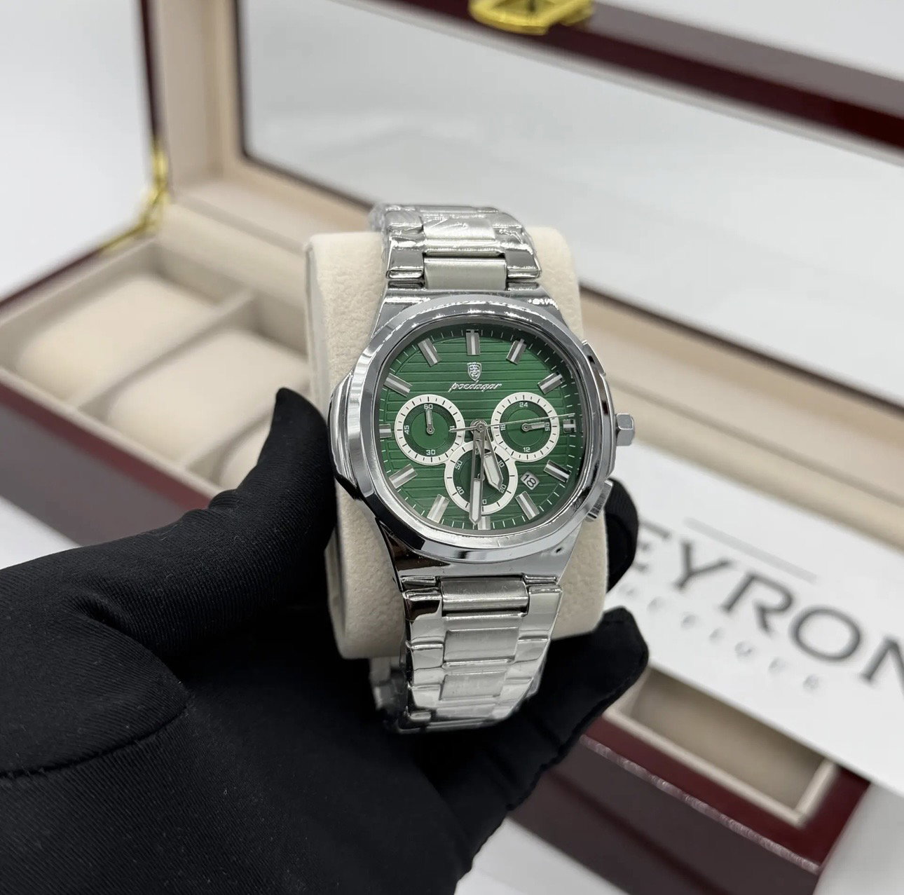Nautilus Chronograph Green_2