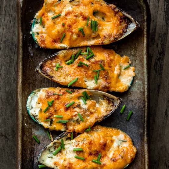 Cheesy Baked Mussel