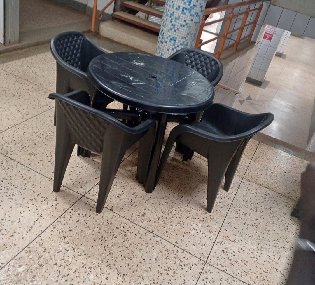 Plastic dining table _0