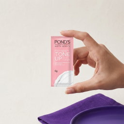 PONDS Instabright Tone Up Milk Cream Moisturizer with Milk andNiacinamide for Instant Brightening 6g